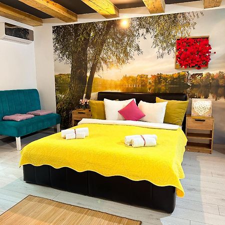 كرايوفا Venus Central Lux Studio المظهر الخارجي الصورة