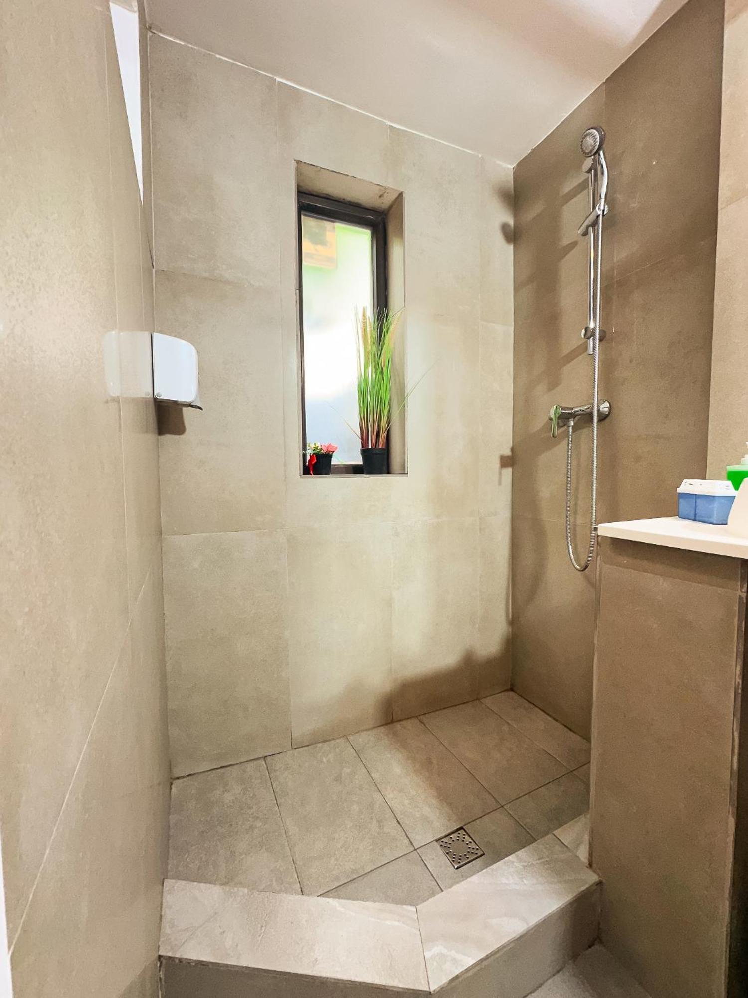 كرايوفا Venus Central Lux Studio المظهر الخارجي الصورة