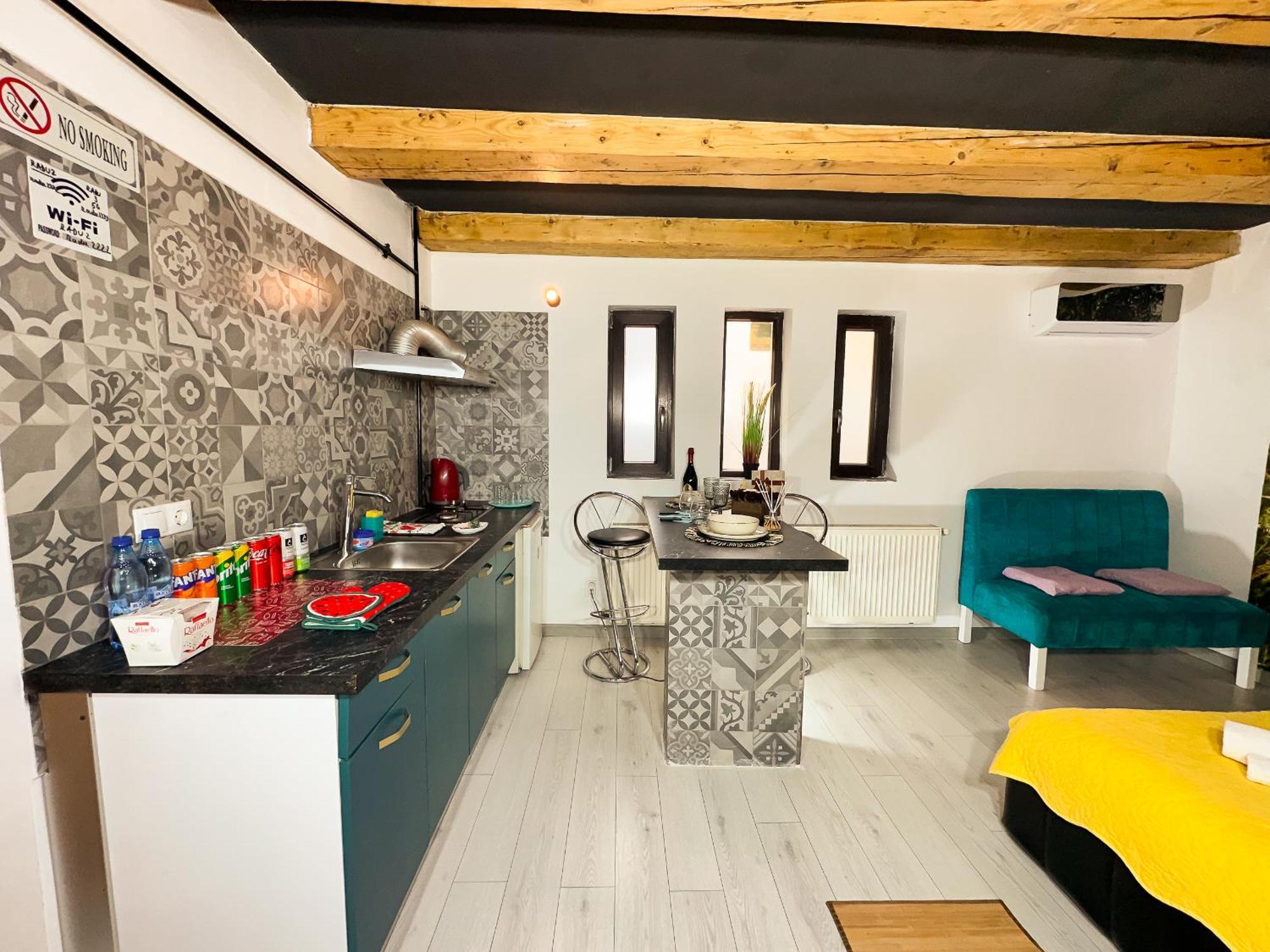 كرايوفا Venus Central Lux Studio المظهر الخارجي الصورة